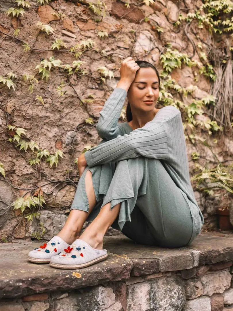 Toni Pons Slippers | DELI-EF - Slippers para mujer en fieltro con flores | DELI-EF