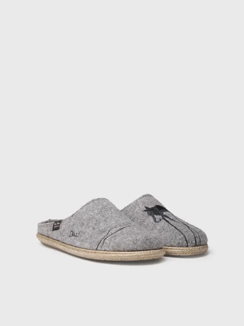 Toni Pons Slippers | FORTALESA - Zapatillas de casa para hombre inspiradas en la obra de Salvador Dalí | FORTALESA