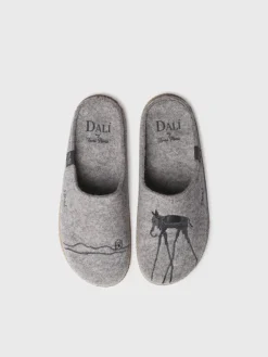 Toni Pons Slippers | FORTALESA - Zapatillas de casa para hombre inspiradas en la obra de Salvador Dalí | FORTALESA