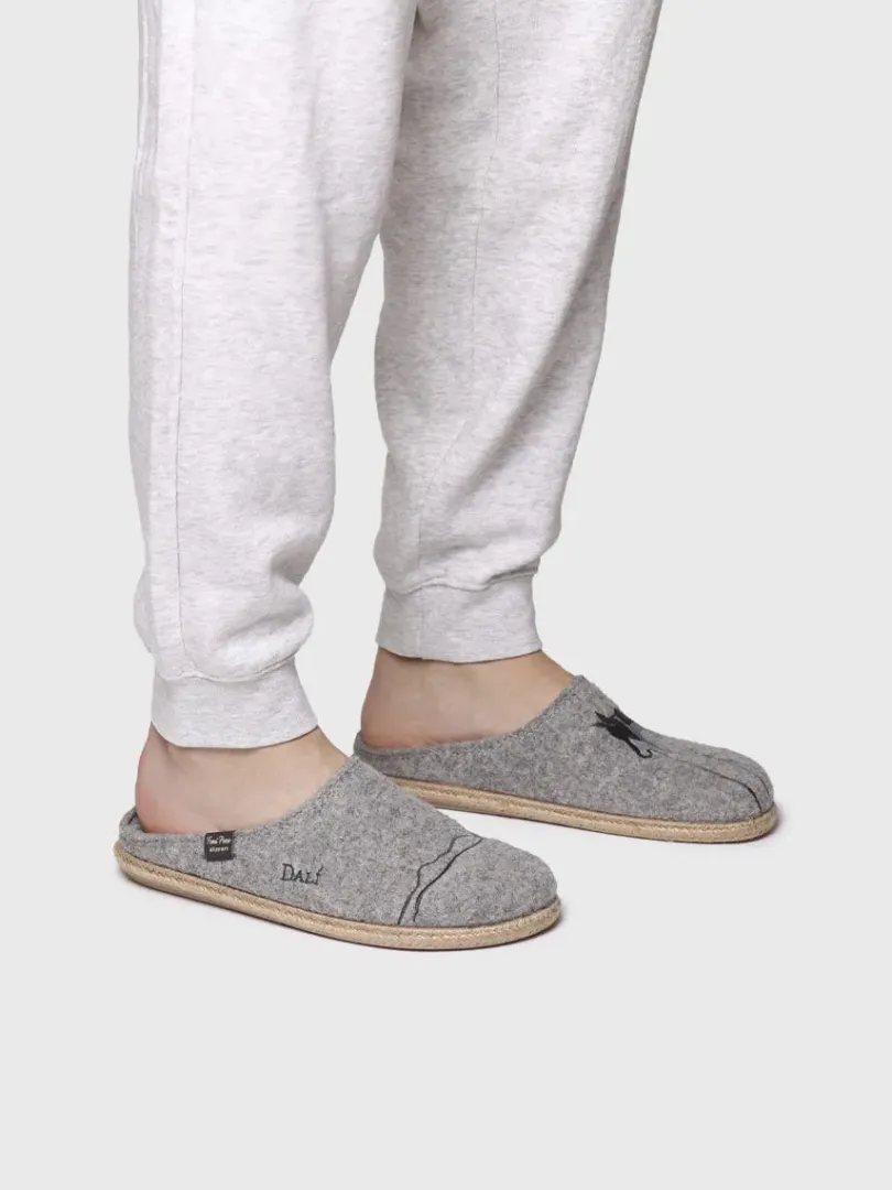 Toni Pons Slippers | FORTALESA - Zapatillas de casa para hombre inspiradas en la obra de Salvador Dalí | FORTALESA