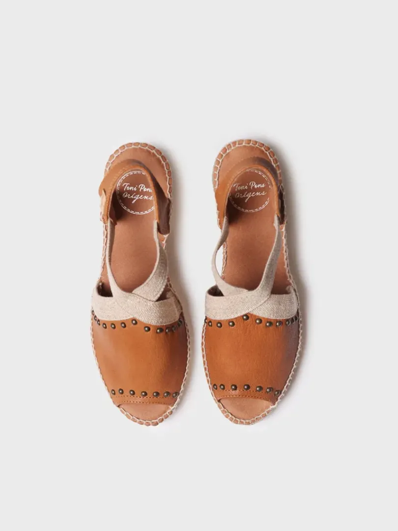 Toni Pons Cuñas Medias | Cerradas | MADRID - Alpargata de mujer en piel con cuña, tachuelas y elásticos | MADRID