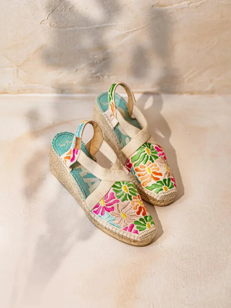 Toni Pons Cuñas Medias | Cerradas | MONTJOI - Alpargata de cuña de mujer con bordados multicolor | MONTJOI