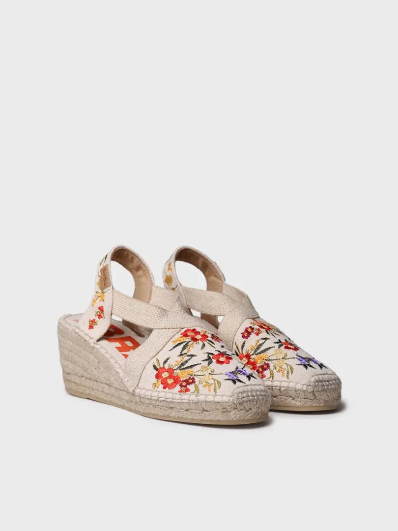 Toni Pons Cuñas Medias | Cerradas | MONTJOI - Alpargata de cuña de mujer con bordados multicolor | MONTJOI