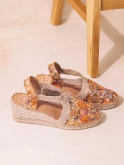Toni Pons Cuñas Medias | Cerradas | TELVA-LL - Alpargata de mujer en piel estampada con cuña y elásticos | TELVA-LL