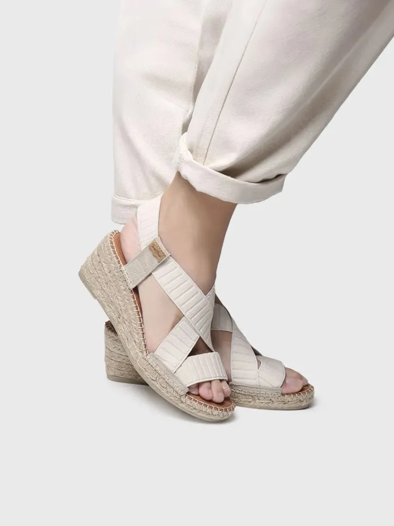 Toni Pons Cuñas Medias | Abiertas | TURA-TR - Sandalia de cuña con tiras elásticas en color Crudo | TURA-TR